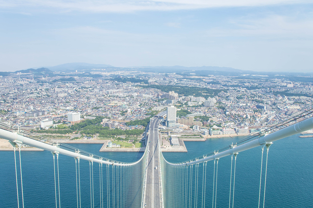 明石海峡大橋と明石の街