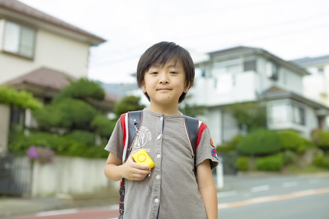 学校に通う息子