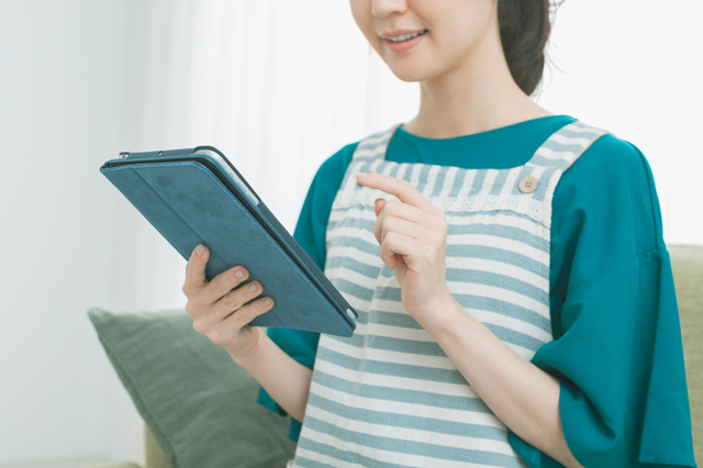 佐世保の主婦がタブレットで調べる