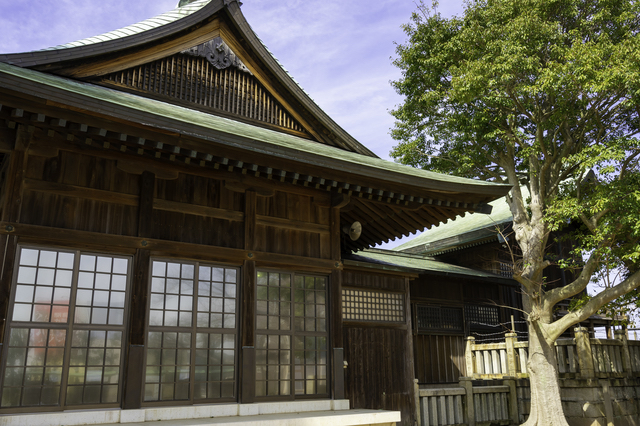 大歳神社の拝殿と本殿