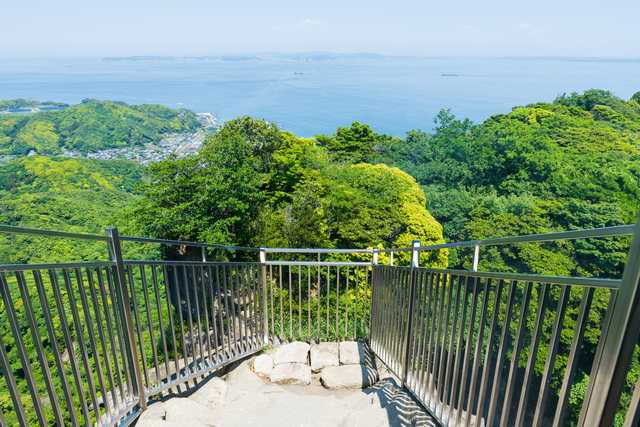 鋸山の山頂には「日本寺」というお寺がある