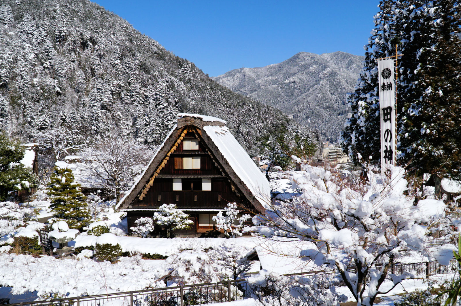 本物の白川郷で有名なあの景色もここで見られる