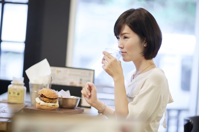 ハンバーガーって、こんなにおいしいものなんだ！