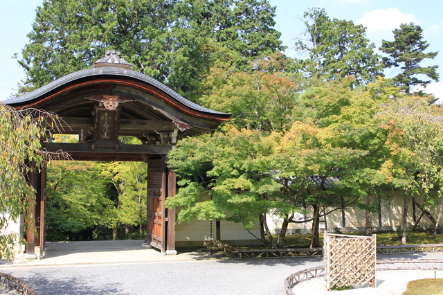 何度も荒廃しながら、そのたびに復興されてきたお寺