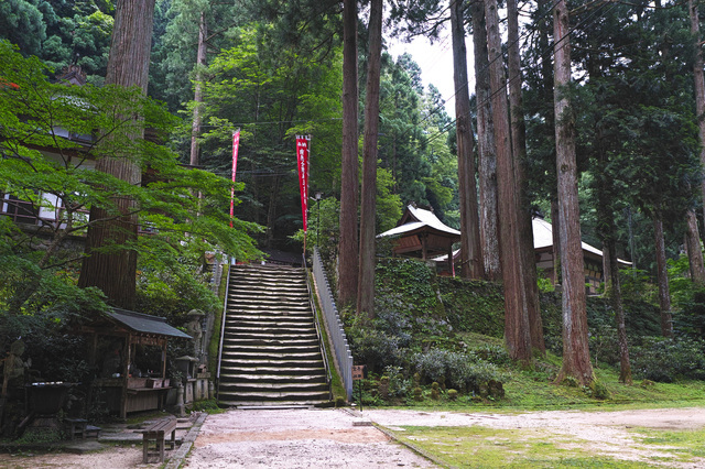 「ザ・山岳信仰」といった感じのお寺