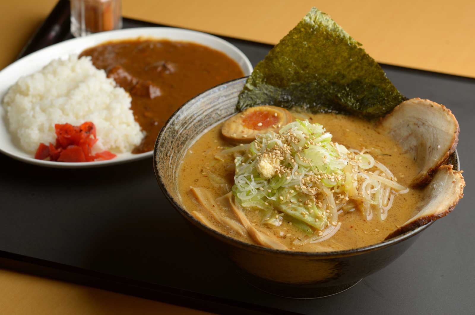 ラーメン派とカレー派に分かれます