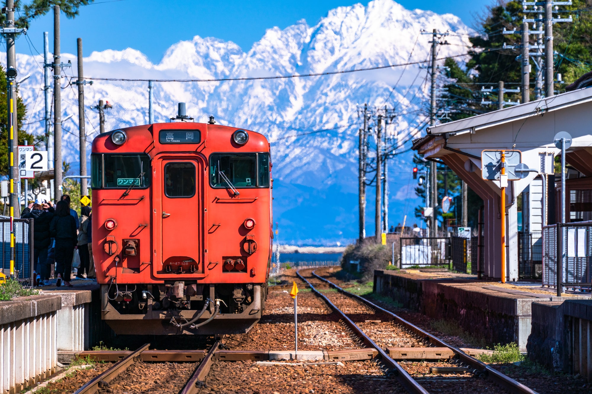 立山駅から1時間も歩かないうちに滝に到着