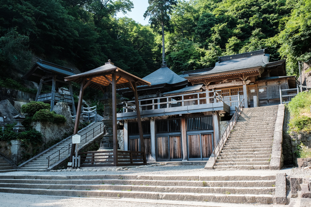 ブナの木材を使った立石寺の建築物は、日本最古