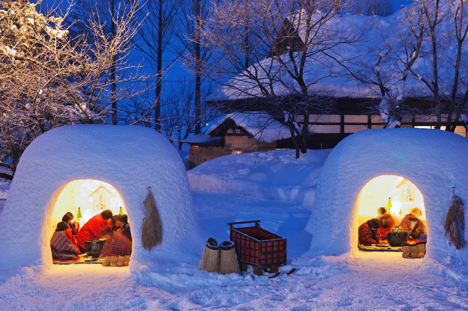 雪で多くの”かまくら”が作られるイベント