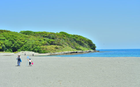 島までは本土からは200メートル程の砂浜で繋がっている