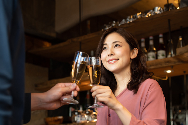 女性と食事