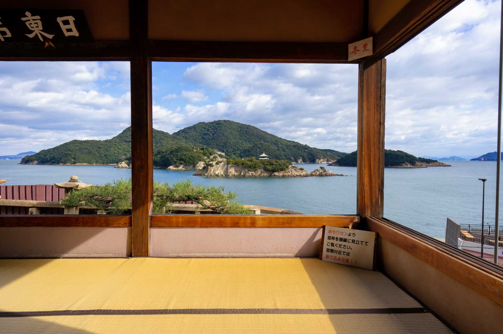 福禅寺から見渡す鞆の浦の景色