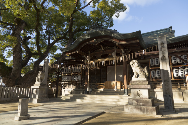 石切神社の拝殿と本殿