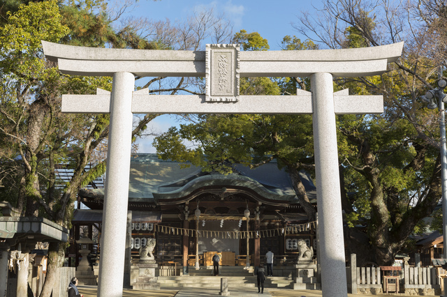 石切劔箭神社の鳥居と拝殿