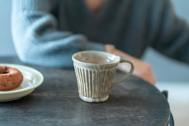 紅茶を飲む男性