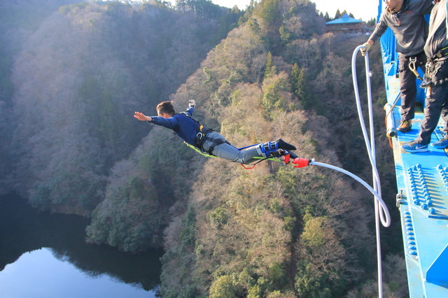 竜神大吊橋でバンジージャンプ