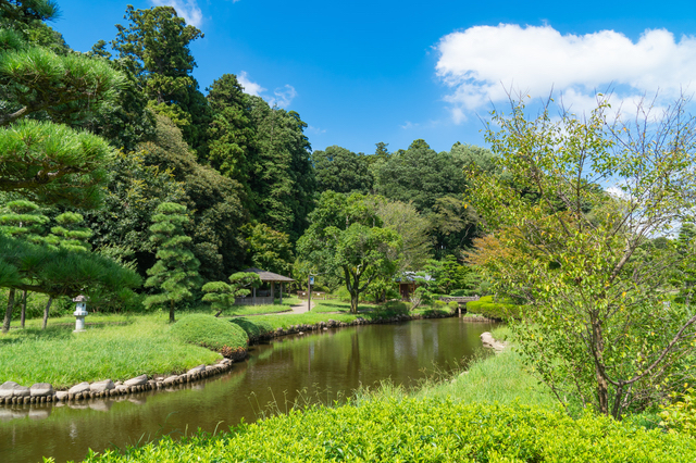 偕楽園の南門（池泉回遊式庭園）