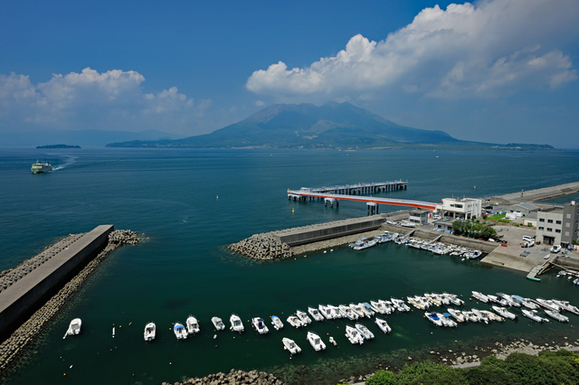 鹿児島（錦江湾と桜島）