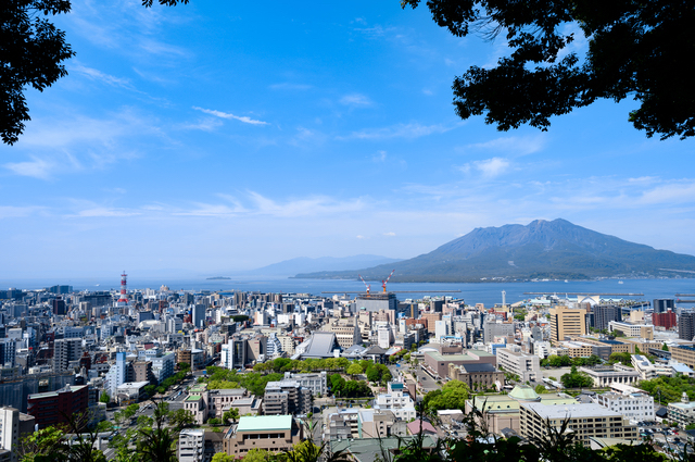 鹿児島市内と桜島