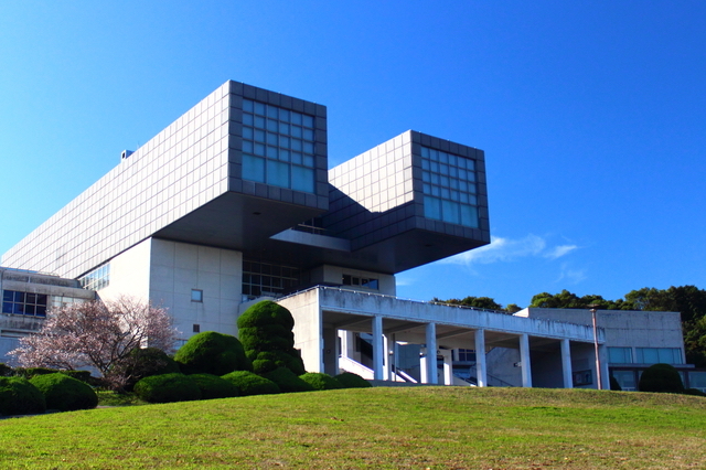 北九州市立美術館