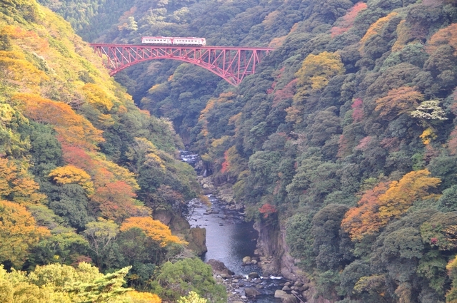 白川鉄橋を走る南阿蘇鉄道トロッコ列車