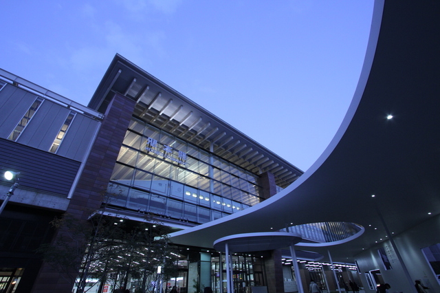 夕暮れの熊本駅