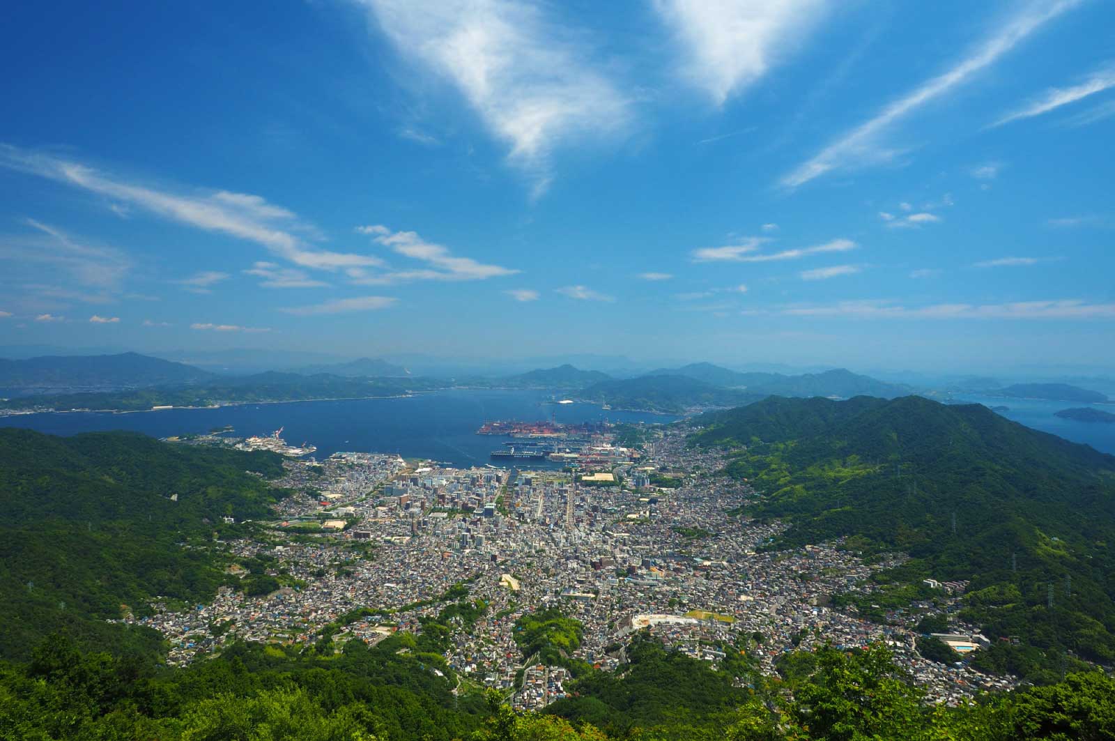 海の面した呉市