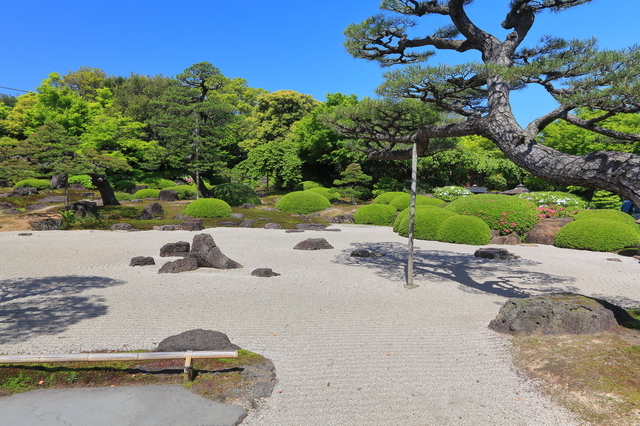 由志園の枯山水