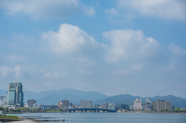 宍道湖から見た松江市