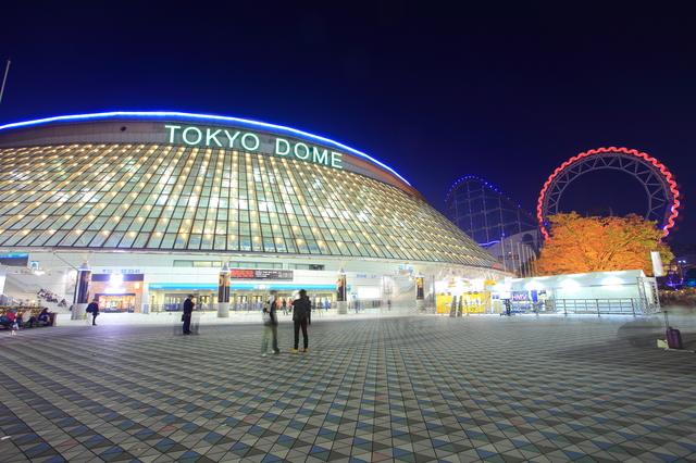 東京ドーム（夜）