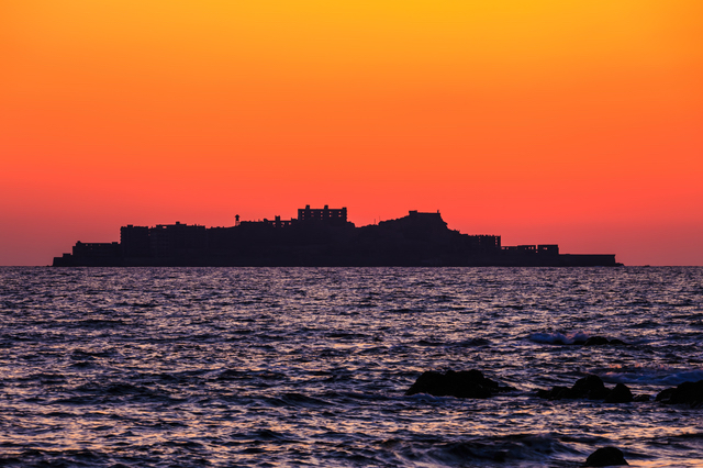 夕暮れの軍艦島（長崎）