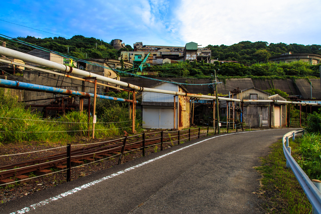 池島の炭鉱へと続く道