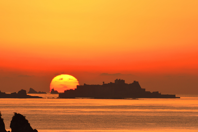 長崎・軍艦島の夕暮れ