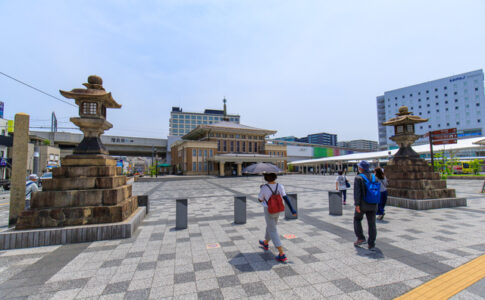 石灯篭と旧奈良駅