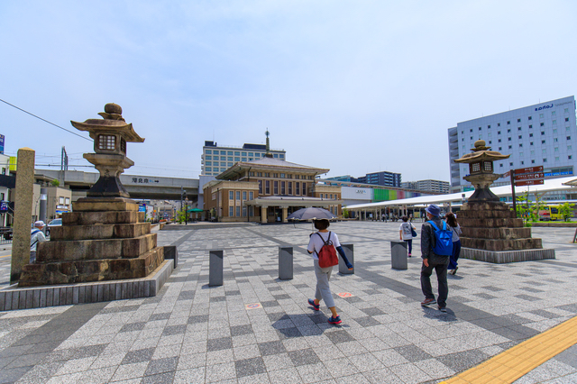 石灯篭と旧奈良駅
