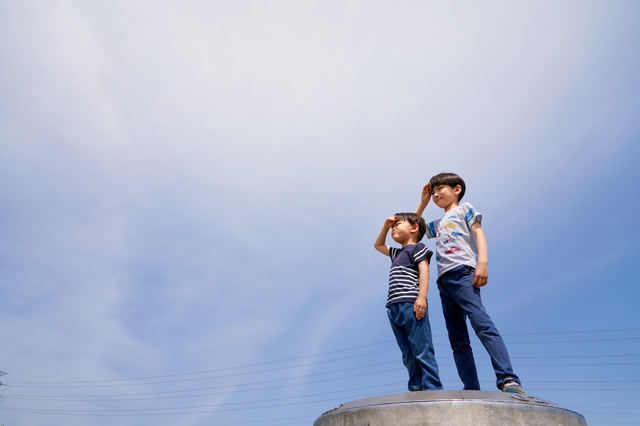 空と子供