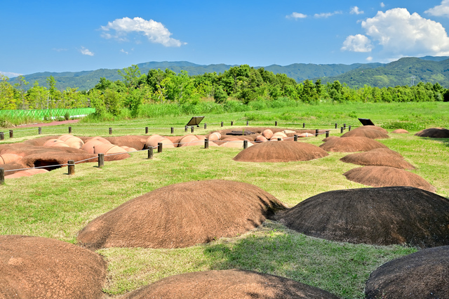 古墳が発掘されたままの状態（吉野ヶ里歴史公園）