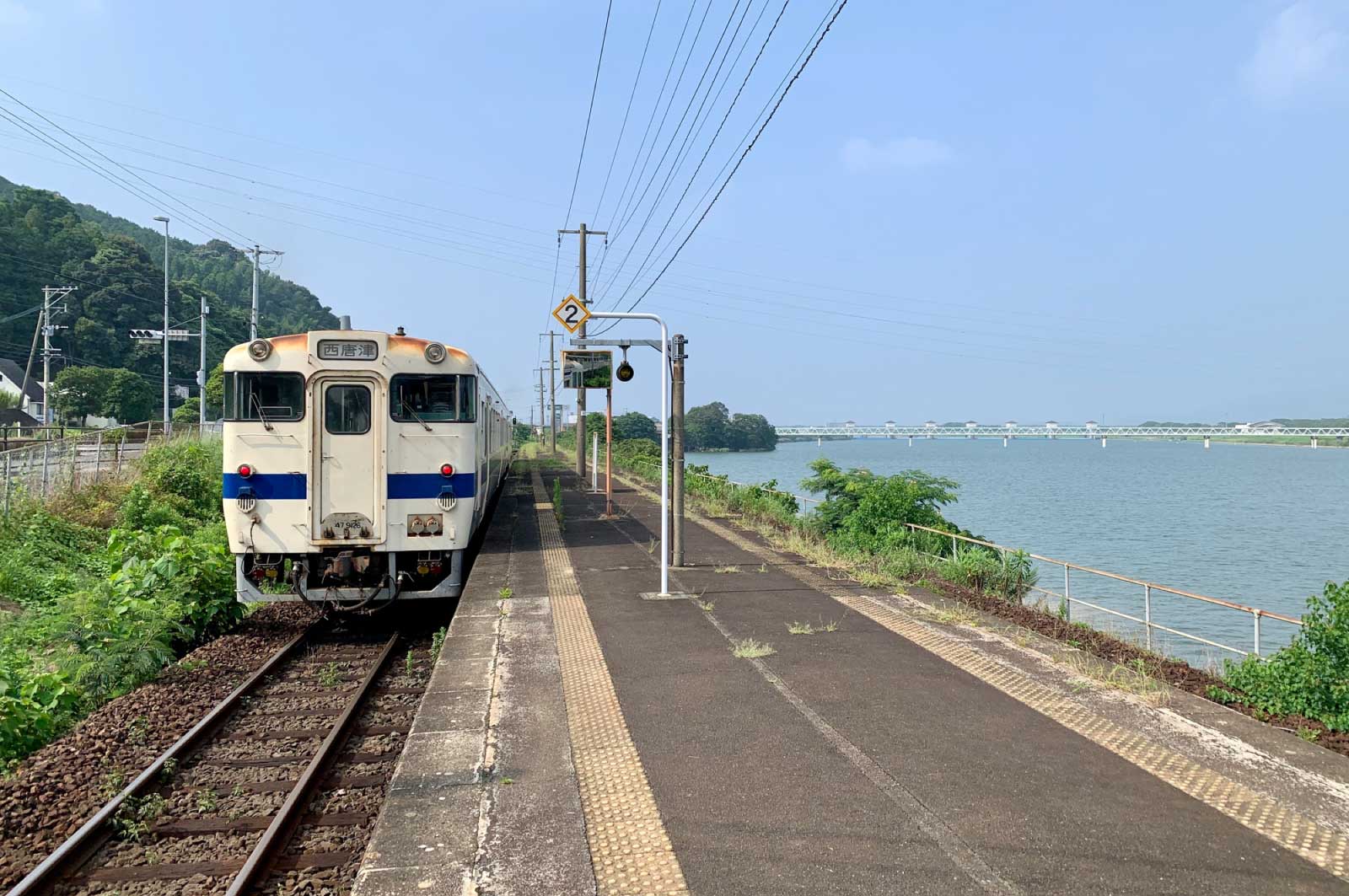 佐賀県唐津市を走る電車