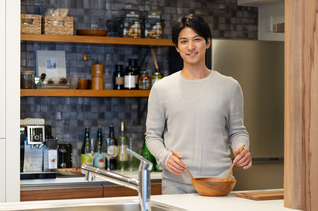 料理を作る独身貴族