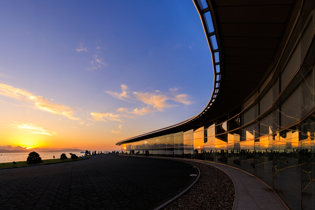 宍道湖と島根県立美術館と夕日