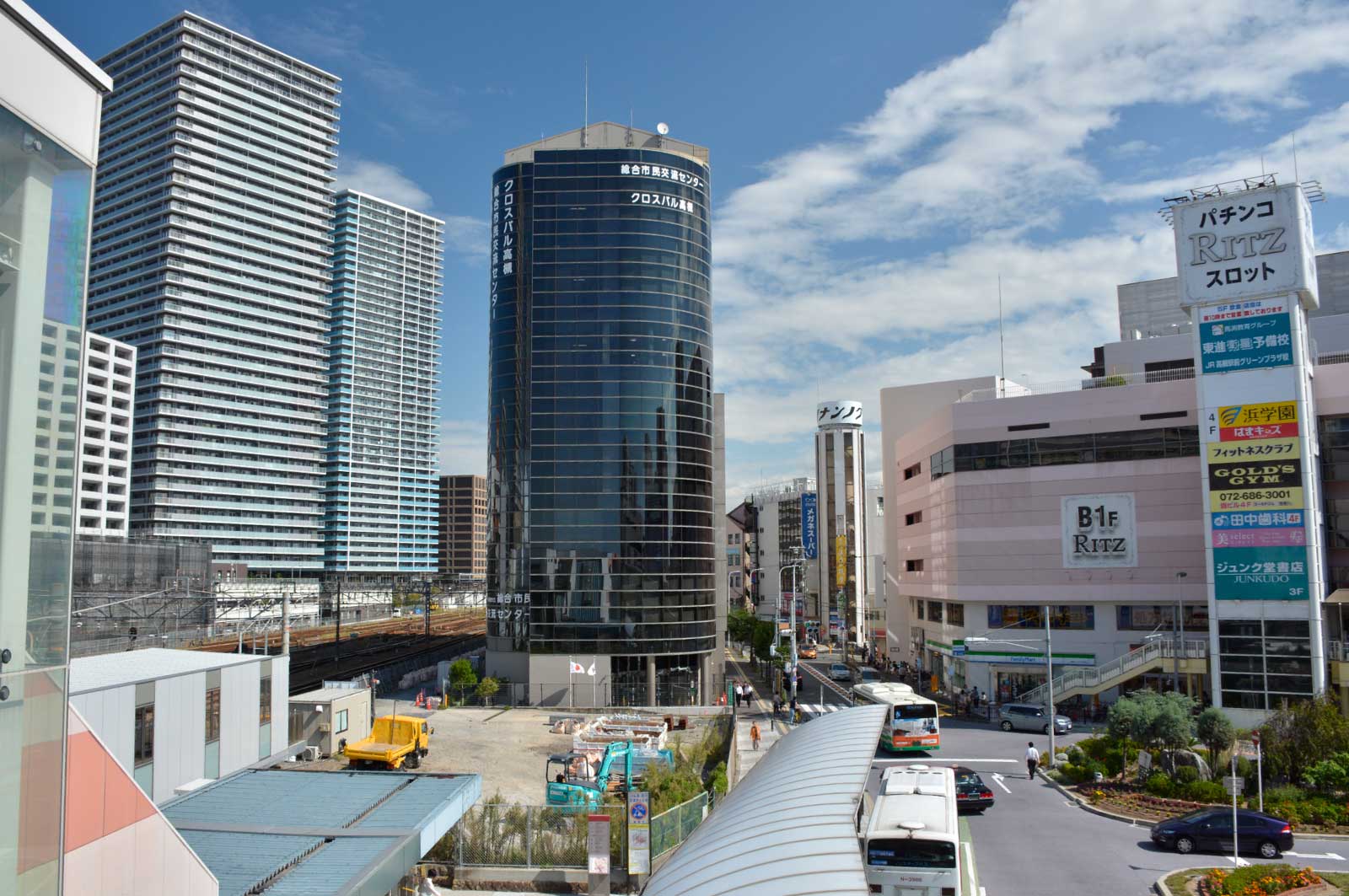 高槻駅前の景色