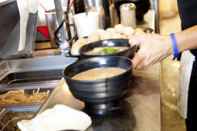 ラーメン屋の厨房