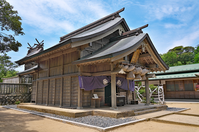 白兎神社の拝殿と本殿