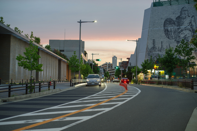 豊中・文化芸術センター前