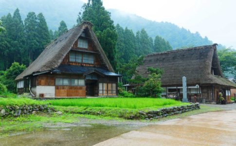 合掌造り＝白川郷、だけでなく、富山にもある