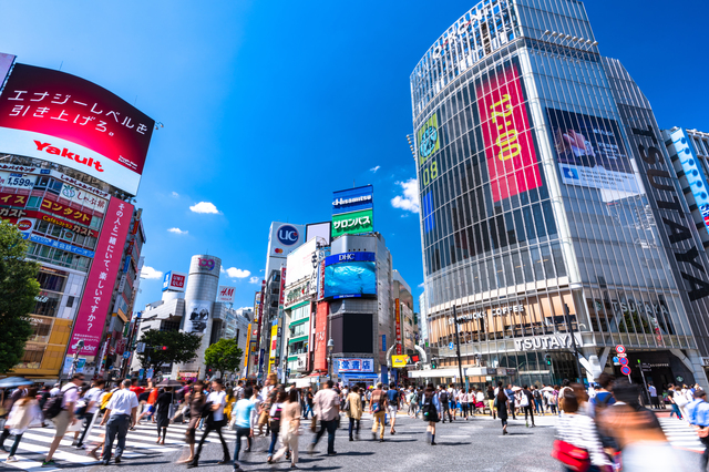 快晴の渋谷スクランブル交差点