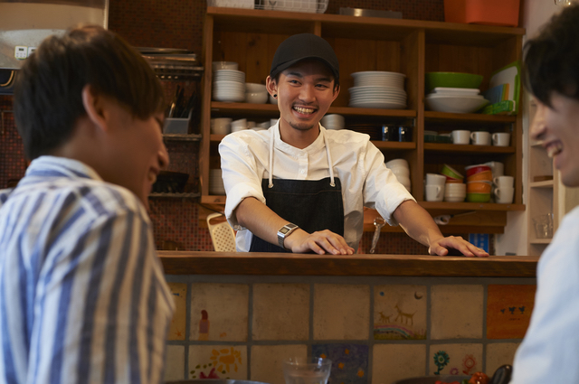 カウンターメインの飲食店