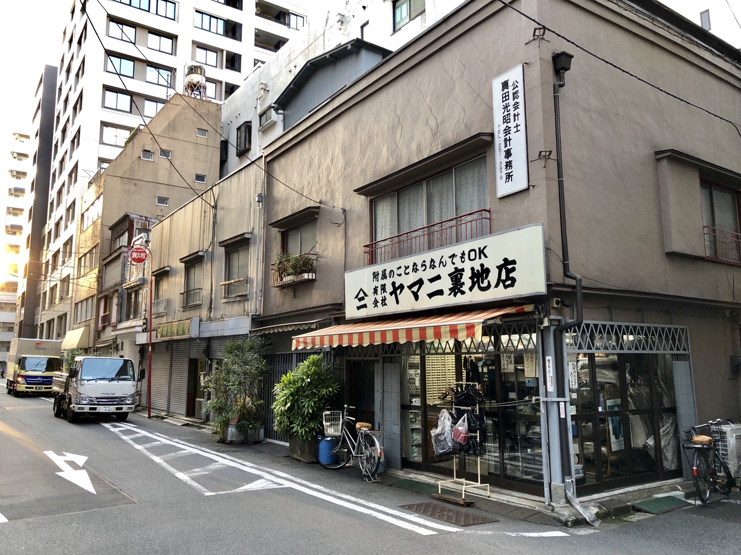 ヤマニ裏地店（神田）