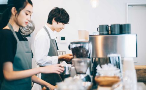 おしゃれなカフェを知り尽くしているような友人