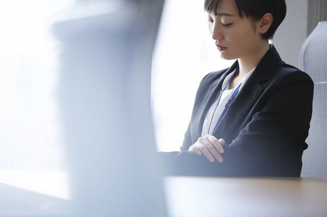 出会いがなくて悩む女性